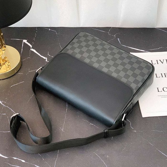 mens-plaid-shoulder-bag-626543.jpg mens-plaid-shoulder-bag-626543.jpg