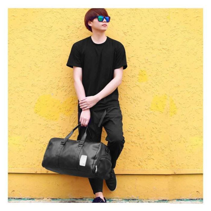 synthetic-leather-sports-gym-bag-934748.jpg
